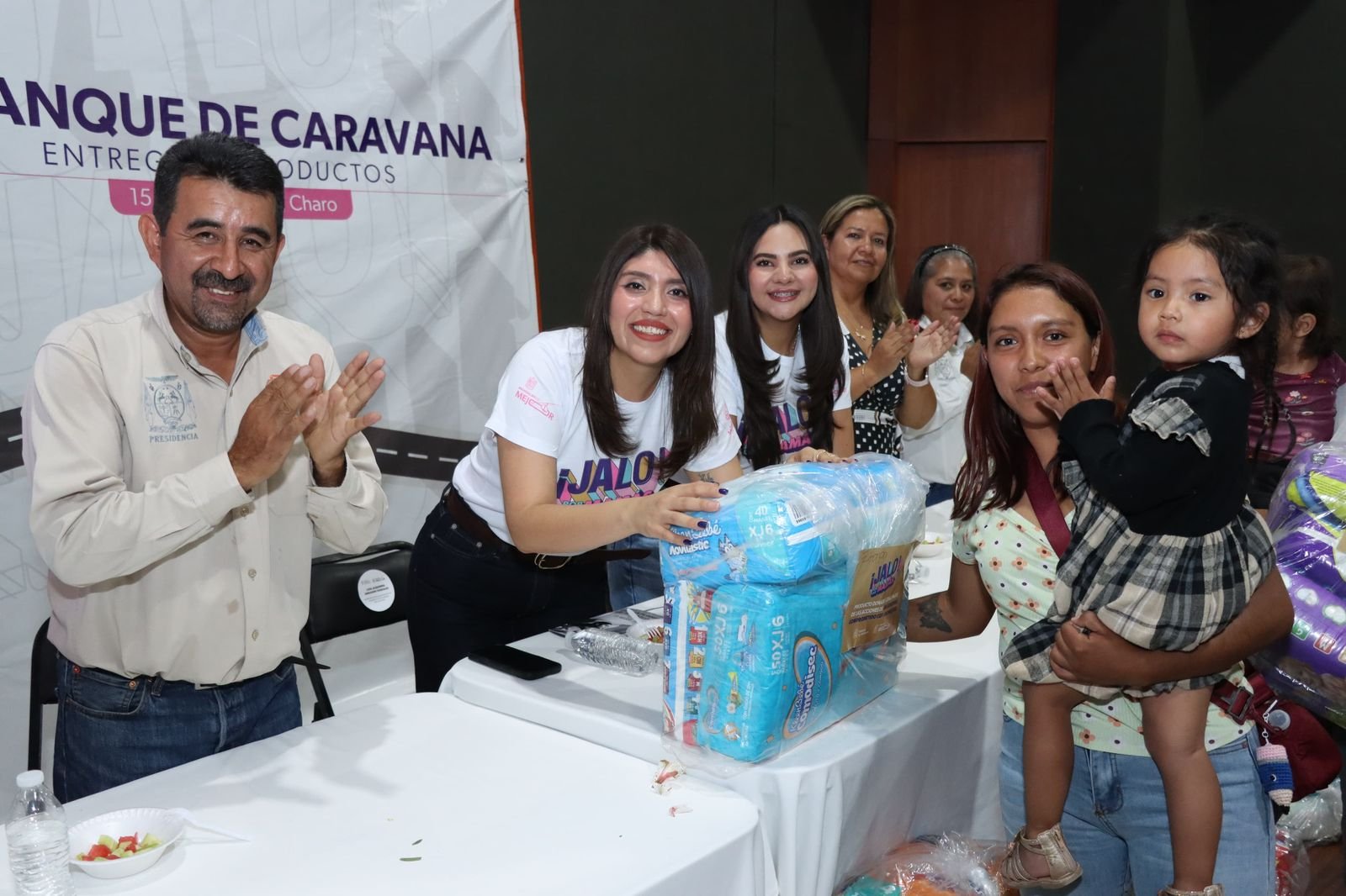 Caravana 'Jalo por las Mamás' arranca en Michoacán con la entrega de 36 mil pañales y servicios integrales