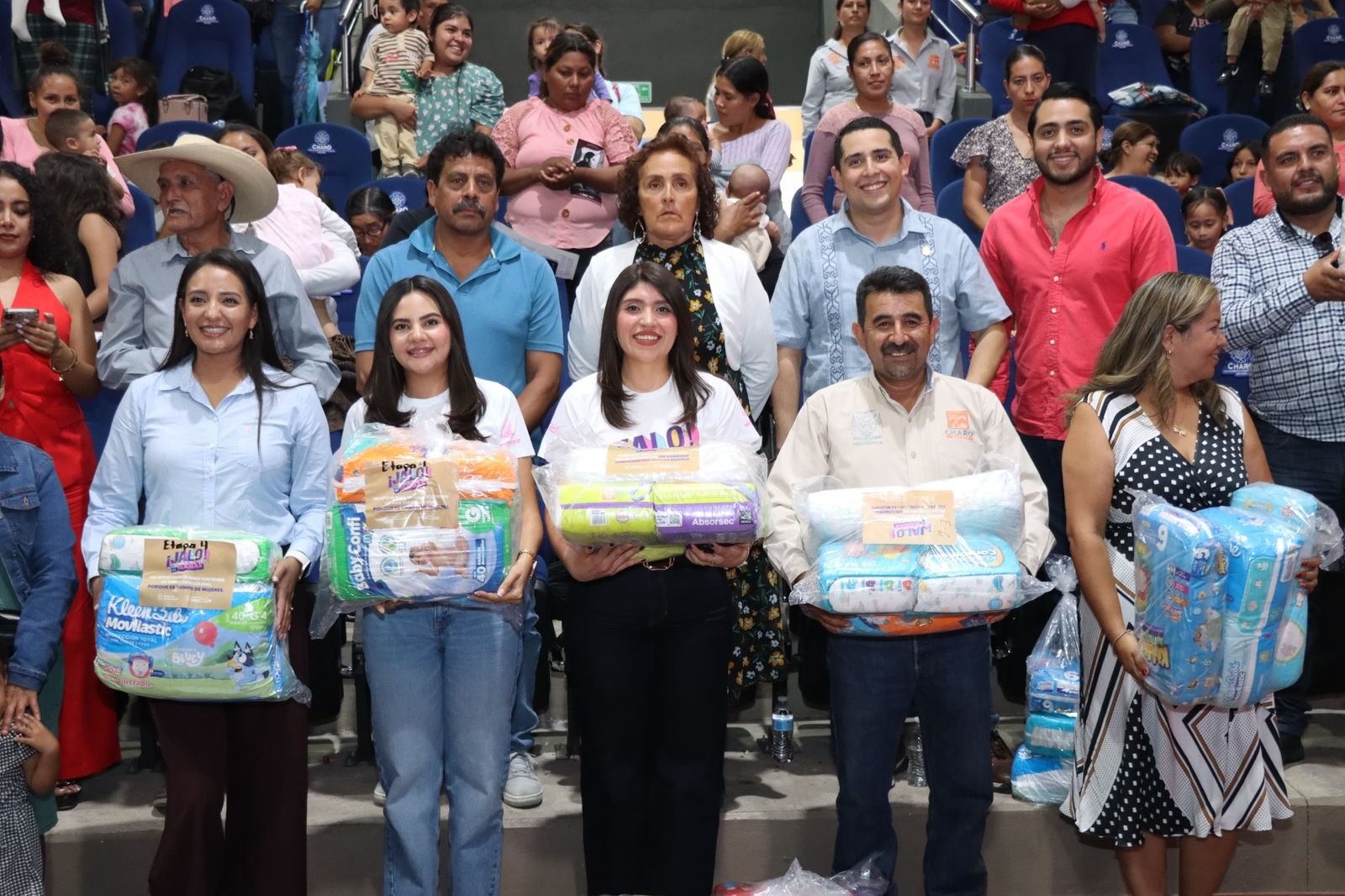 Caravana 'Jalo por las Mamás' arranca en Michoacán con la entrega de 36 mil pañales y servicios integrales