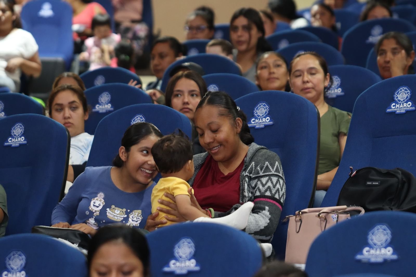 Caravana 'Jalo por las Mamás' arranca en Michoacán con la entrega de 36 mil pañales y servicios integrales
