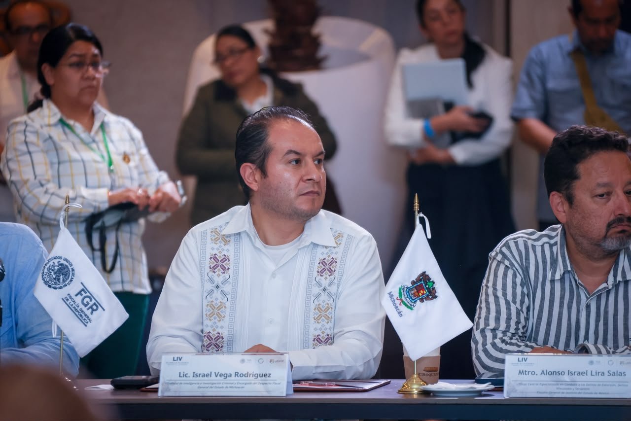 Israel Vega Rodríguez, encargado de despacho de la FGE Michoacán, participando en la LIV Asamblea Plenaria de Procuración de Justicia en Bahía de Banderas, Nayarit.