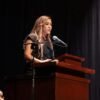 Diputada Grecia Aguilar Mercado frente al Congreso del Estado de Michoacán, acompañada de jóvenes en un acto de participación ciudadana