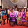 Diputado Octavio Ocampo junto a representantes mazahuas recibiendo la Condecoración Suprema Junta Nacional Americana 2026 en Zitácuaro, Michoacán