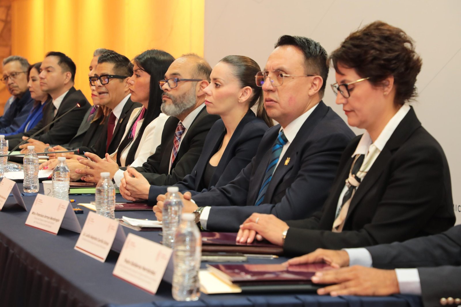 Logotipo de la Fiscalía General del Estado de Michoacán junto al logo del Subsistema de Transparencia estatal, en un acto formal de instalación