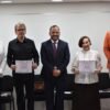 Evento formativo de la Fiscalía General de Michoacán con participantes presenciales y pantallas virtuales, bajo el lema 'Un nuevo humanismo al servicio de la justicia'.