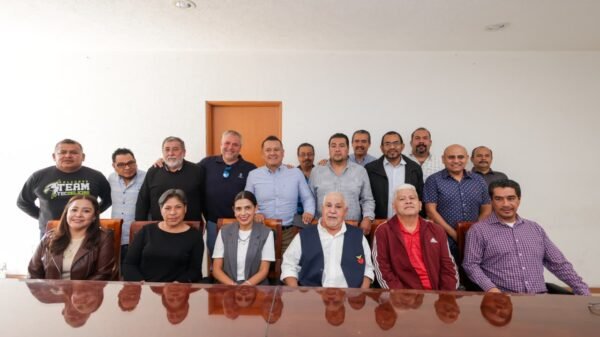 Carlos Torres Piña en reunión con docentes y representantes sindicales de educación media superior en Morelia, 26 de agosto de 2026