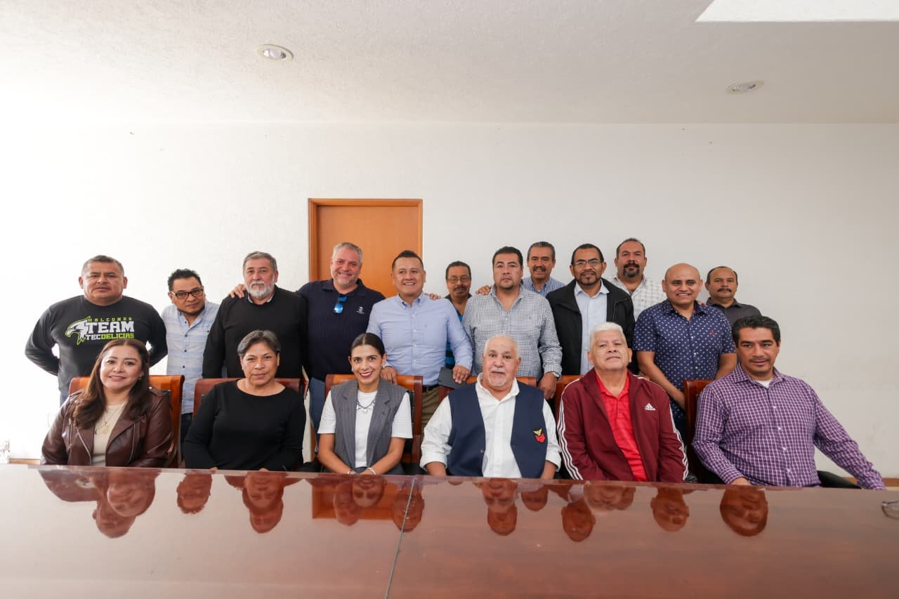 Carlos Torres Piña en reunión con docentes y representantes sindicales de educación media superior en Morelia, 26 de agosto de 2026