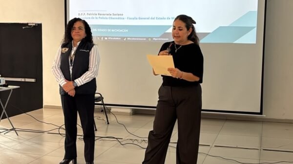 Grupo de 100 policías de Morelia participando en un taller presencial de ciberseguridad organizado por la Fiscalía General de Michoacán