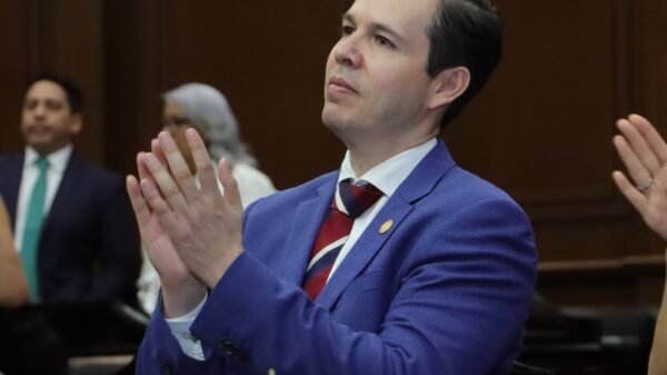 Diputado Alfredo Anaya Orozco hablando en el Congreso del Estado de Michoacán durante su Segundo Informe Legislativo sobre