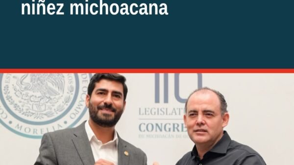 Diputado Alfonso 'Poncho' Chávez entrega documento ante Mesa Directiva del Congreso del Estado en Morelia, con enfoque en