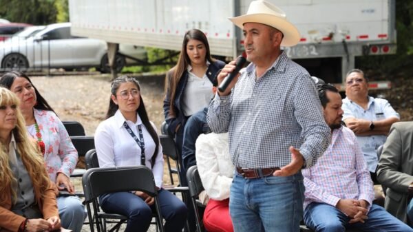 Autoridades de la Fiscalía General de Michoacán y funcionarios municipales durante la inauguración del Módulo de Certificación Vehicular en Zitácuaro