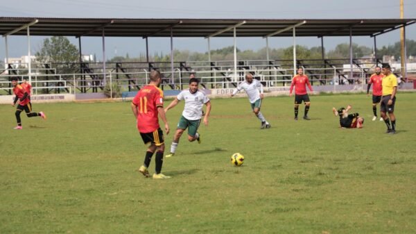 Equipos de la Fiscalía General del Estado de Michoacán compitiendo en partidos de fútbol y básquetbol durante los Juegos Interdependencias 2026 en Morelia.