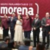Retrato formal de la diputada Belinda Iturbide Díaz frente a un fondo con los colores de la bandera de Michoacán y símbolos de salud, educación y justicia