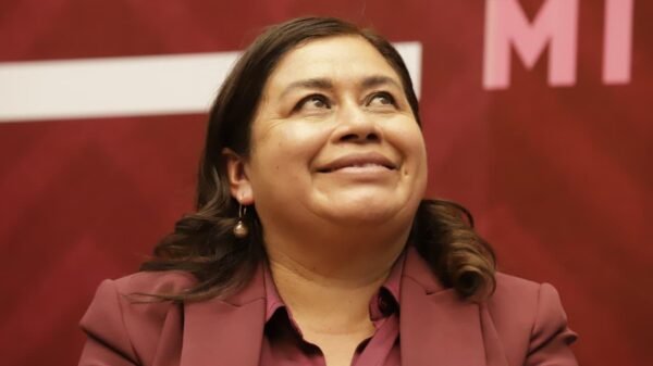 Retrato frontal de la Dip. Belinda sonriendo, con fondo neutro, transmitiendo cercanía y comunicación directa