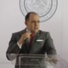 Fotografía de diputado Baltazar Gaona García hablando ante micrófono en el Congreso del Estado de Michoacán, con logo de la Suprema Corte visible en fondo