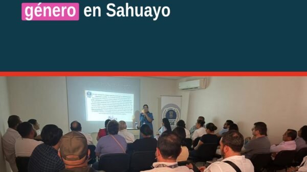 Grupo de personal del ISSSTE en Sahuayo participando en taller sobre prevención violencia género