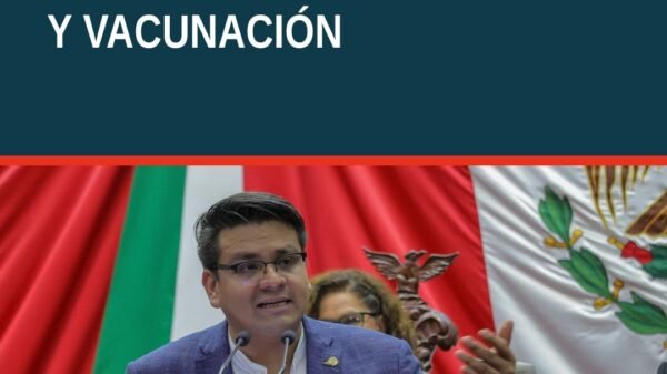 Diputado Antonio Carreño Sosa hablando en tribuna del Congreso del Estado de Michoacán, con enfoque en salud emocional