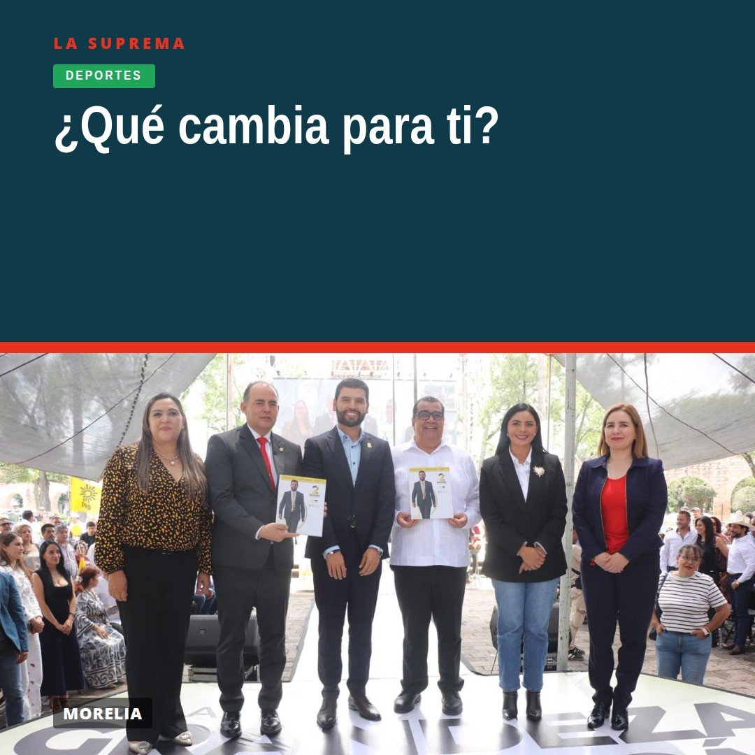 Diputado Octavio Ocampo hablando en la Plaza Morelos de Morelia durante su segundo informe legislativo