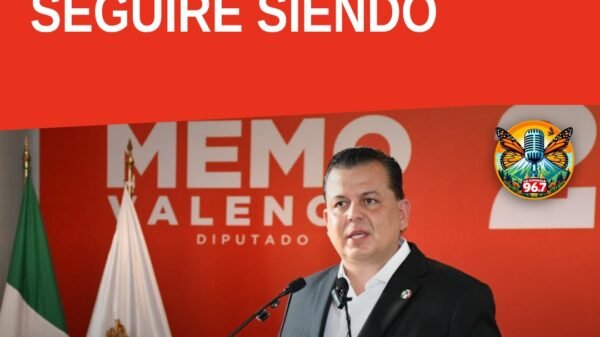 Memo Valencia hablando en el Congreso del Estado de Morelia, Michoacán, durante su Segundo Informe Actividades Legislativas