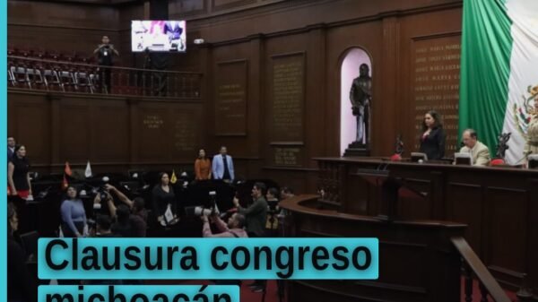 Fotografía de la sesión solemne de clausura congreso michoacán en el recinto legislativo de Morelia, con diputados en pleno