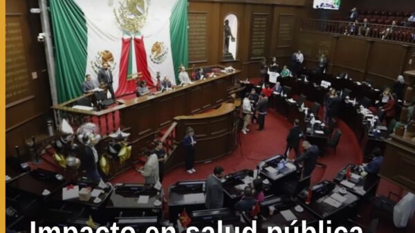 Imagen simbólica de una condecoración médica sobre fondo con los colores del Congreso del Estado de Michoacán, con texto