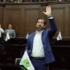 Diputado Abraham Espinoza Villa hablando ante el Congreso del Estado en Morelia, Michoacán, durante su Segundo Informe