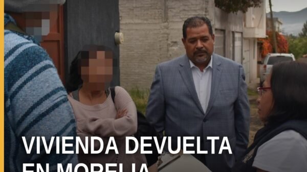 Fiscalía de michoacán restitución: agente del CMASC entrega llaves de inmueble en calle Iguazú, colonia Insurgencia, Morelia