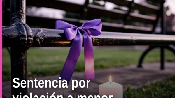 Fiscalía Michoacán sentencia: ilustración simbólica de balanza de justicia y escudo estatal, sin rostros, fondo azul oscuro