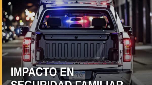 Fiscalía michoacán vinculación: representación simbólica de una balanza y un escudo sobre fondo con los colores de