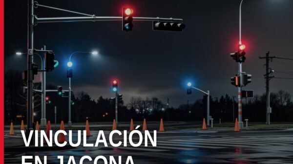 Fiscalía michoacán vinculación: ilustración simbólica de balanza de justicia y mapa de Jacona, Michoacán