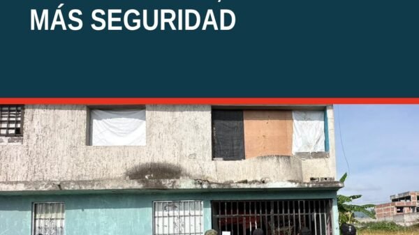 Fotografía simbólica de una calle tranquila en Morelia con señalética urbana y presencia discreta de policías locales