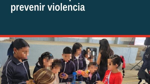 Grupo de niñas, niños y adolescentes participando en actividades lúdicas sobre prevención de la violencia en el Centro