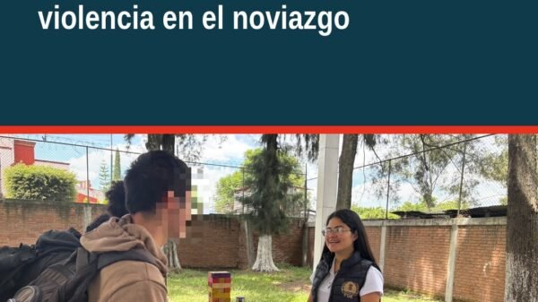 Personal de la Fiscalía General del Estado de Michoacán brinda información sobre prevención violencia en el noviazgo a