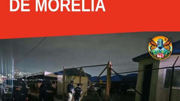 Imagen ilustrativa de dos lotes de venta de vehículos en la zona poniente de Morelia, con presencia de personal de la FGE y