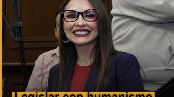 Diputada Nalleli Pedraza Huerta hablando desde la tribuna del Congreso de Michoacán en Morelia durante la inauguración del