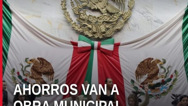 Fachada del Congreso del Estado de Michoacán en Morelia, con bandera estatal y letrero que menciona la Minuta 477 austeridad