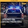 Ilustración simbólica de una oficina financiera en La Piedad con foco en una mujer sosteniendo un celular y una persona