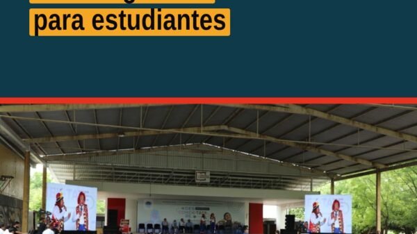 Estudiantes y padres de familia participando en actividades interactivas del foro ciberseguridad para estudiantes en