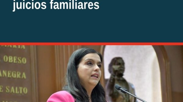 Ilustración de un menor hablando con un psicólogo en un entorno tranquilo y seguro, con símbolos discretos de justicia