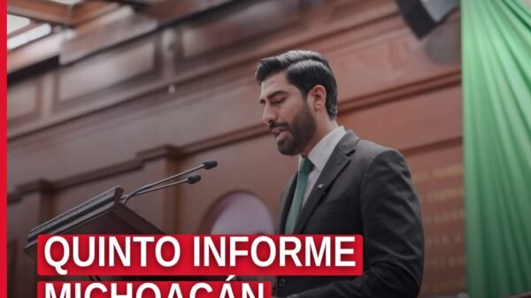 Diputado Alfonso 'Poncho' Chávez hablando desde tribuna del Congreso del Estado durante debate sobre el quinto informe