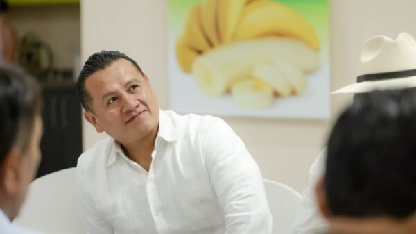 Carlos Torres Piña hablando en un evento en Morelia, Michoacán, sobre recaudación justa y su impacto en derechos e