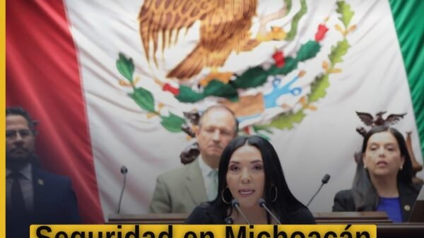 Adriana Campos Huirache hablando ante el Pleno del Congreso de Michoacán en Morelia, con énfasis en seguridad en Michoacán