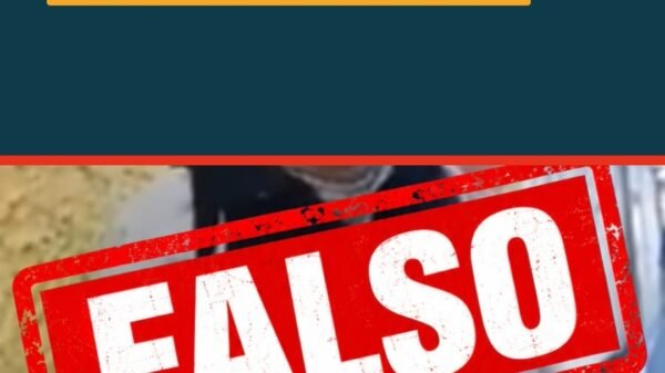Ilustración simbólica de una red social con una alerta de verificación cruzada sobre el falso tráiler con menores