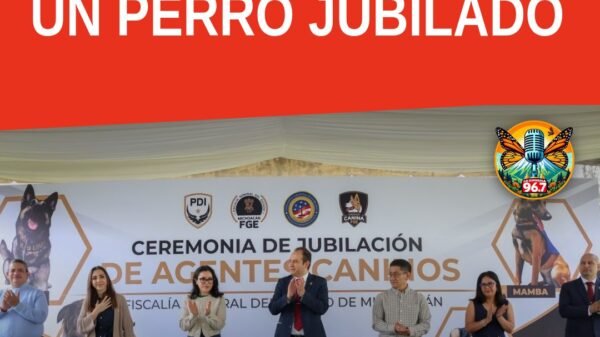 Cinco perros policía junto a sus manejadores en ceremonia de jubilación en Morelia, con bandera de la FGE y reconocimientos