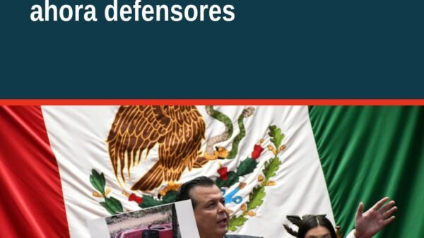Fotografía simbólica de manos unidas sobre un mapa de Michoacán con árboles y escudo estatal, destacando Villa Madero y