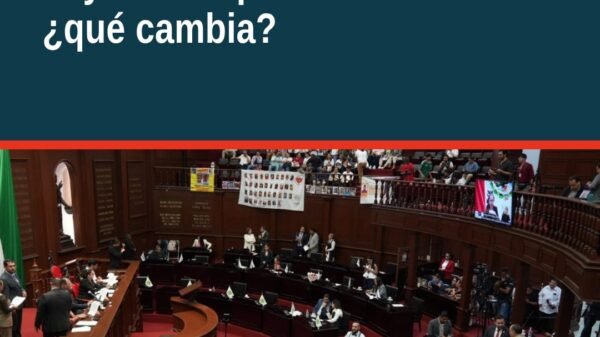 Ilustración simbólica de manos unidas sobre un mapa de Michoacán, con íconos de búsqueda, justicia y familia, representando