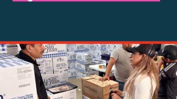Grecia Aguilar Mercado entrega su Segundo Informe Legislativo en una calle de Zitácuaro, con ciudadanos presentes y el tema