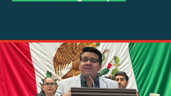 Diputado Toño Carreño Sosa hablando frente a la Cámara de Diputados de Michoacán sobre atención integral lupus