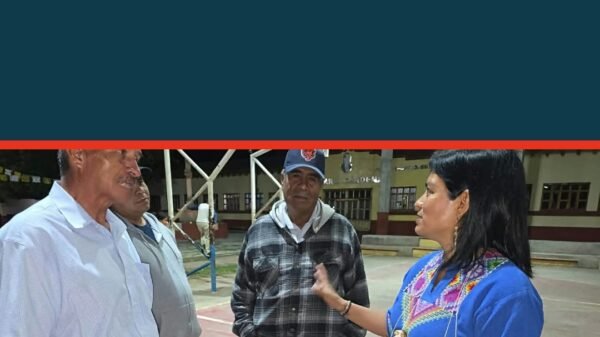 Diputada Erendira Isauro Hernández hablando sobre la reforma ley de educación en Morelia, Michoacán