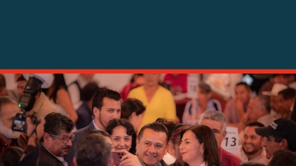 Gaby Molina y Carlos Torres Piña en Morelia, Michoacán, durante un acto para fortalecer el trabajo territorial rumbo a 2027