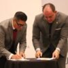 Firma de convenio entre diputado Baltazar Gaona García y Francisco Ramírez Flores para entrega-recepción transparente en